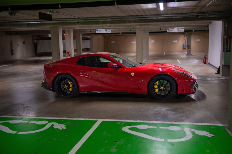 Ferrari 812 GTS - Full Carbon -Rosso 70 Anni — photo 6