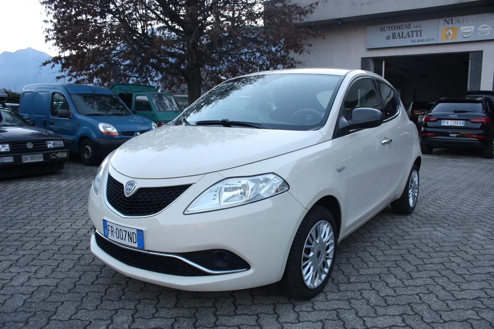 Lancia Ypsilon Ypsilon 1.2 Silver 69cv Beige - 1