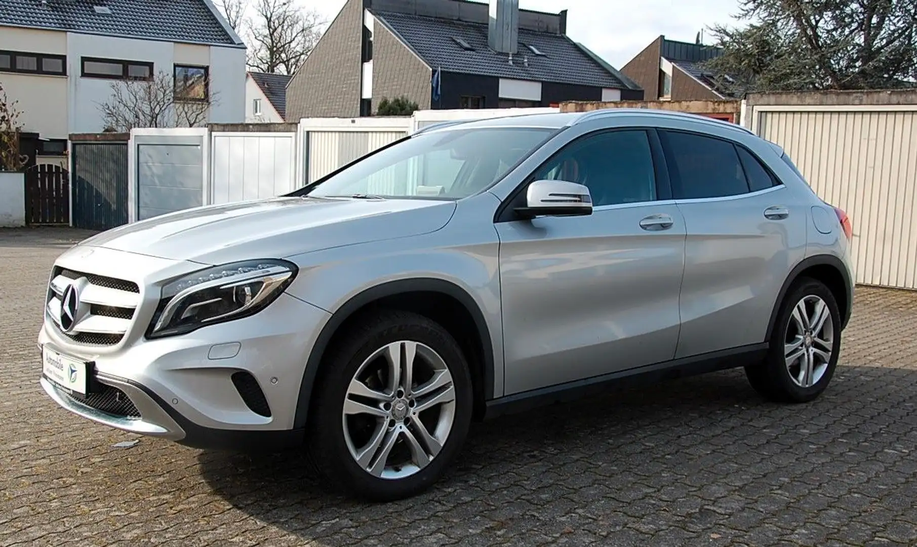 Mercedes-Benz GLA 220 d 4MATIC SCORE! Navi Kamera Argent - 1