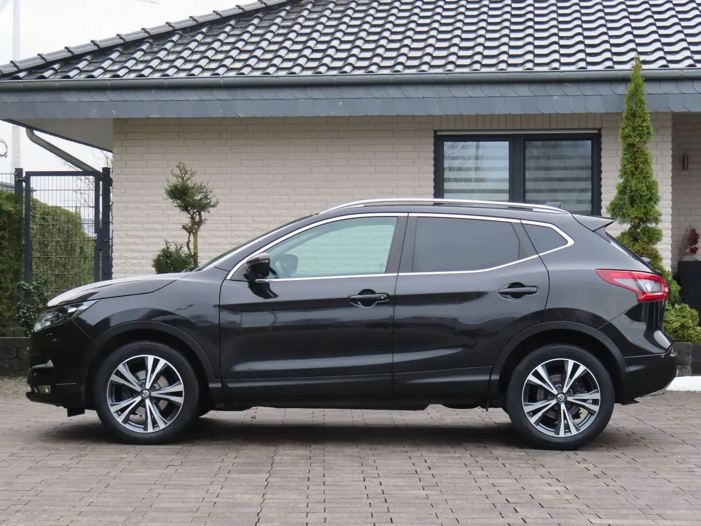 Nissan Qashqai N-Connecta *Aut./Panorama/360° Kamera* Schwarz - 2