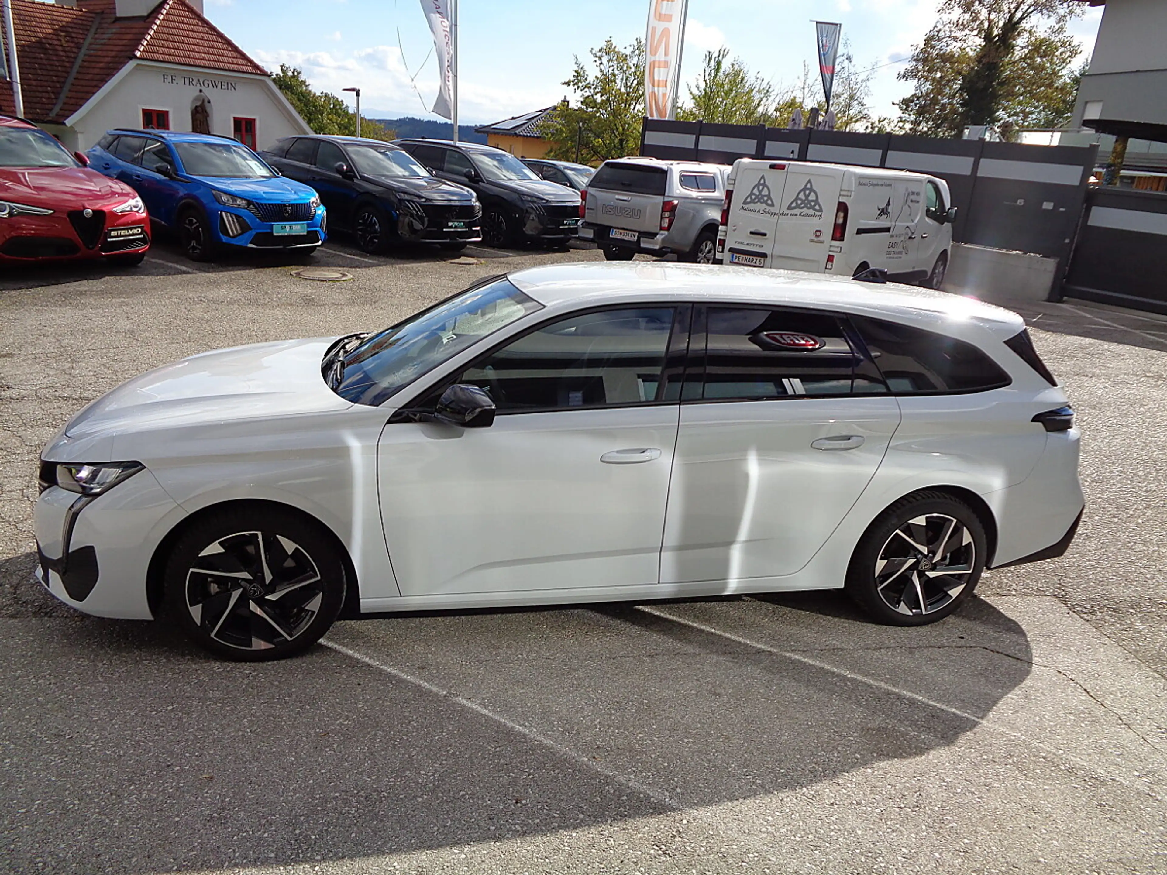Peugeot 308 SW BlueHDi 130 S&S EAT8 Allure — photo 8