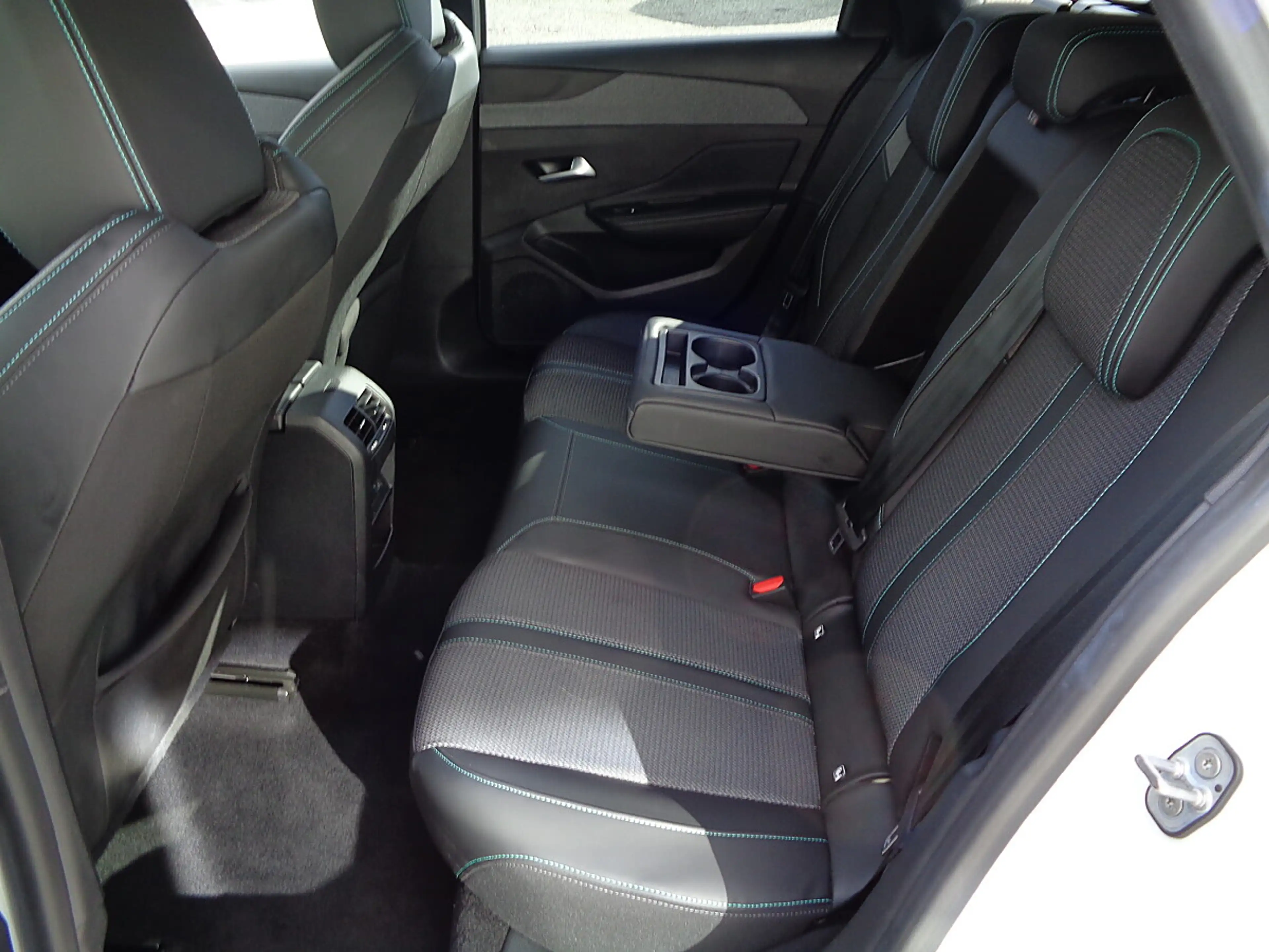 Peugeot 308 SW BlueHDi 130 S&S EAT8 Allure — photo 11