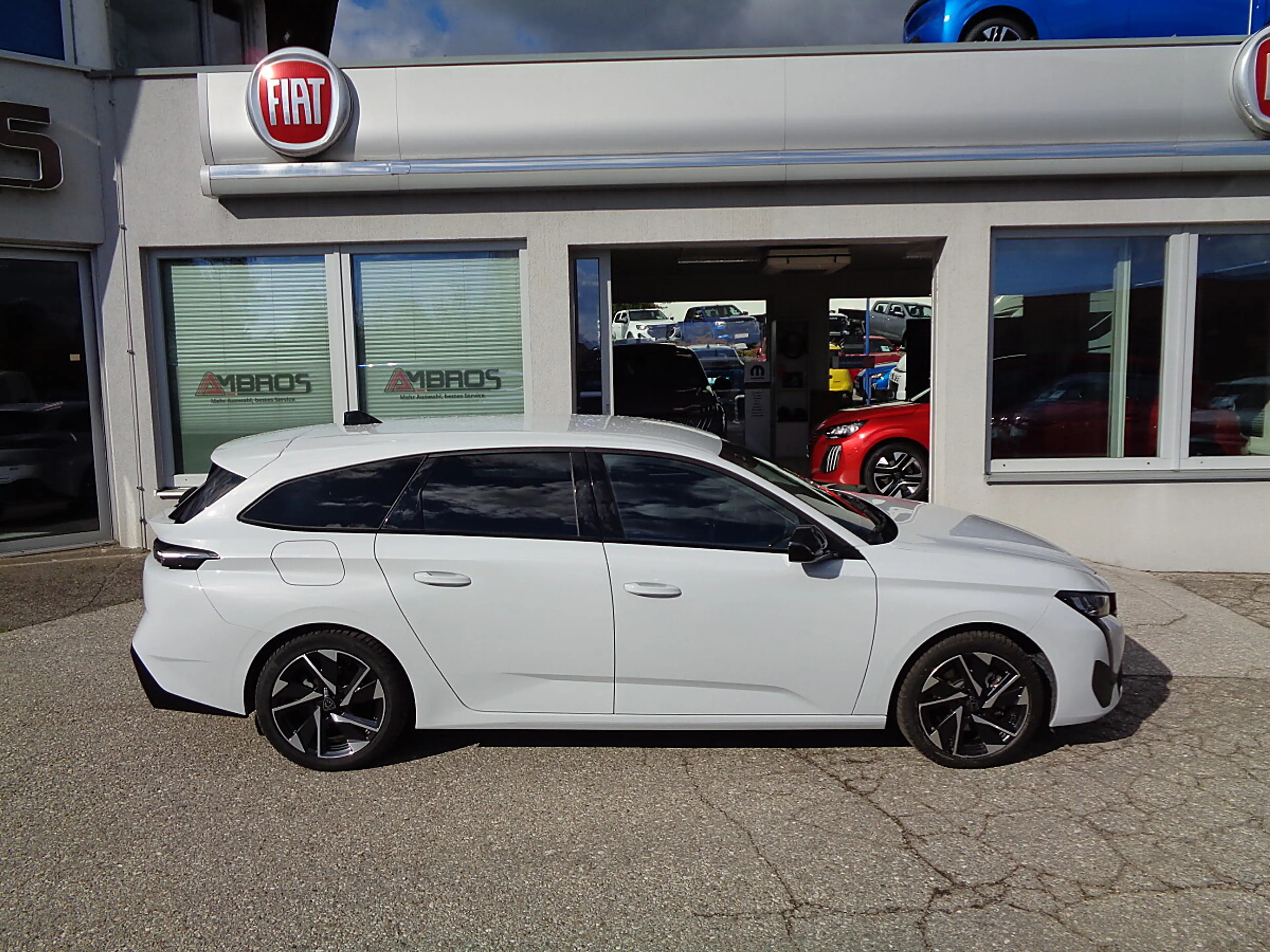 Peugeot 308 SW BlueHDi 130 S&S EAT8 Allure — photo 2