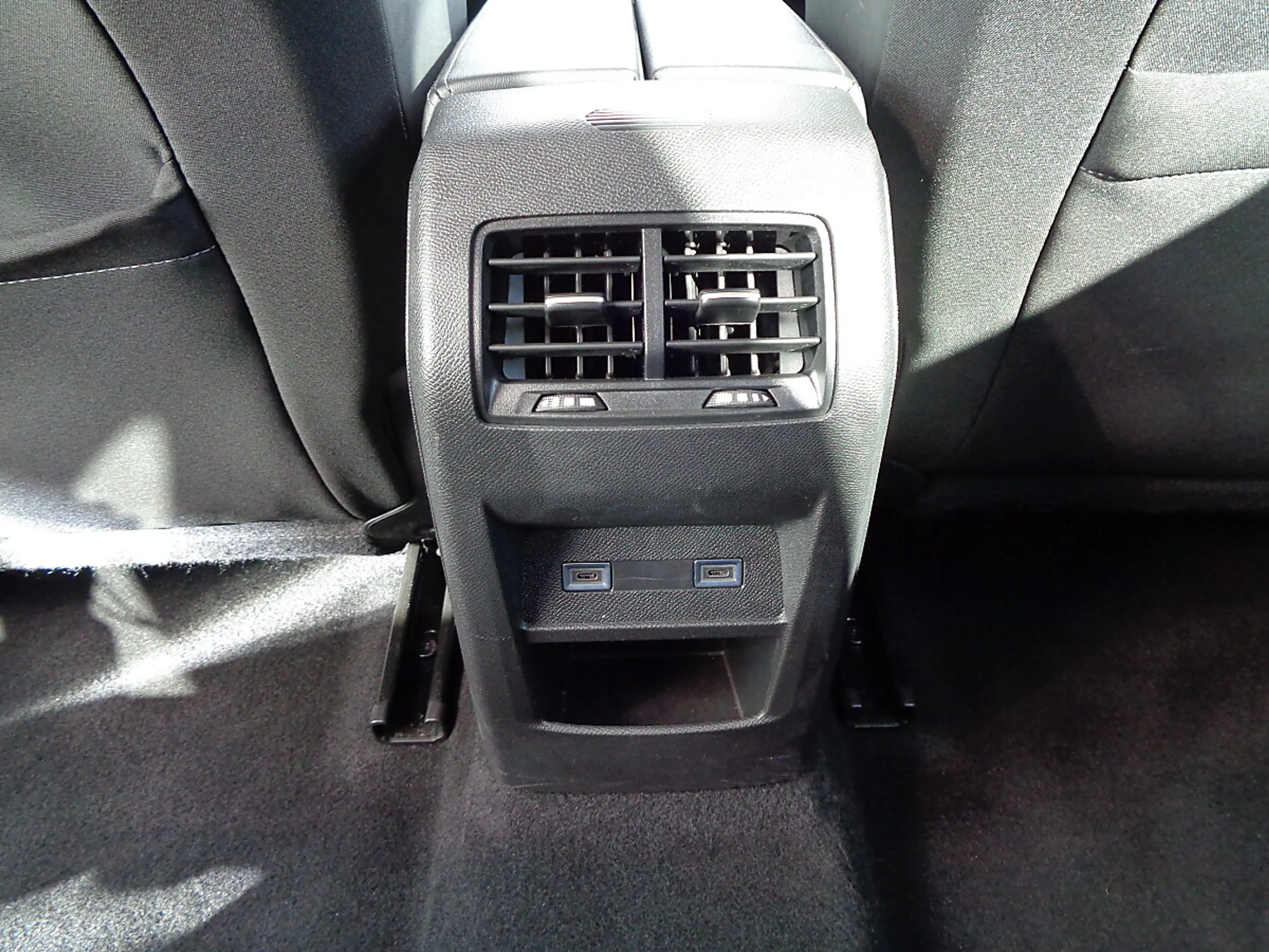 Peugeot 308 SW BlueHDi 130 S&S EAT8 Allure — photo 12