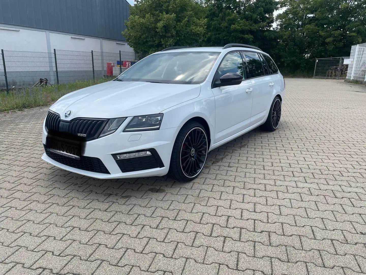 Skoda Octavia Octavia Combi 2.0 TSI DSGRS Weiß - 1