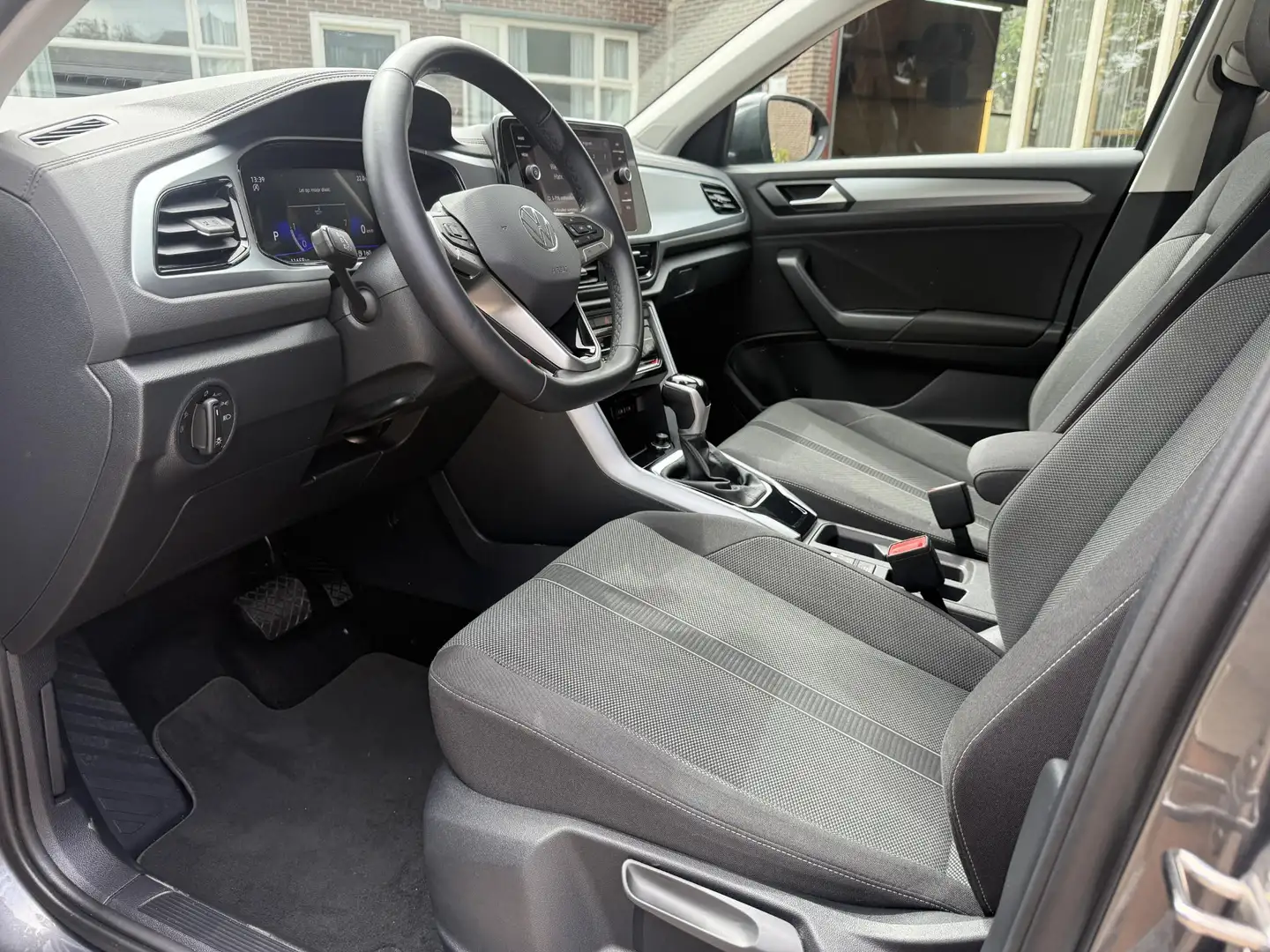 Volkswagen T-Roc 1.5 TSI Life Grijs - 2