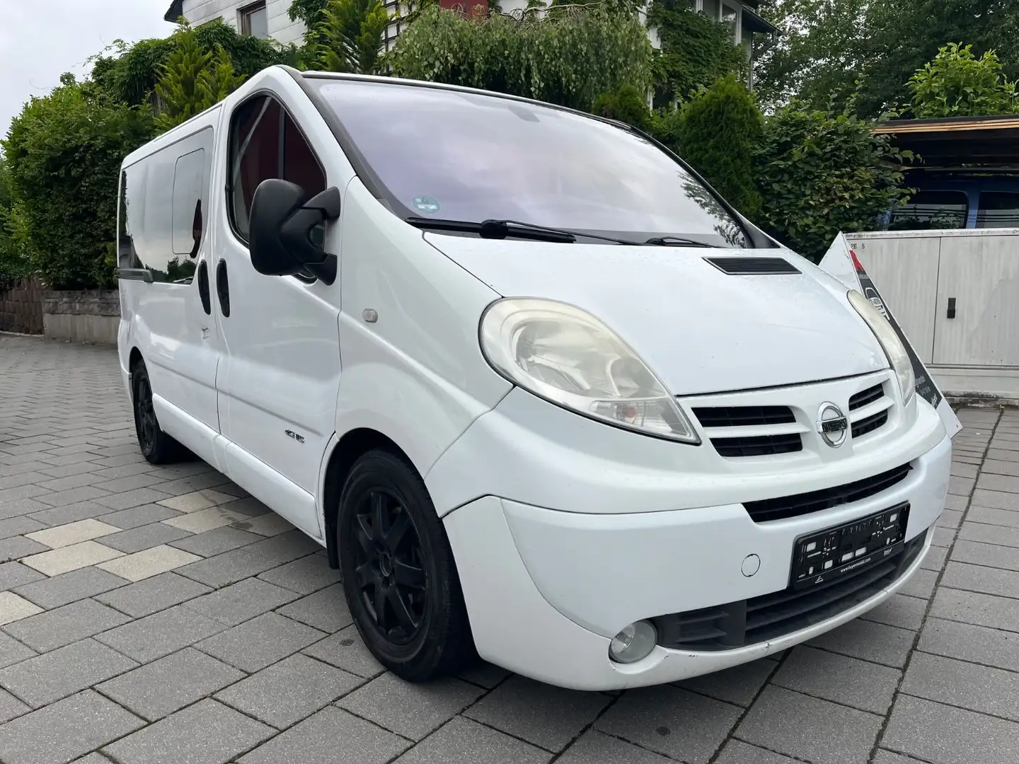 Nissan Primastar Kombi L1H1 2.7t 9 Sitzer Weiß - 1