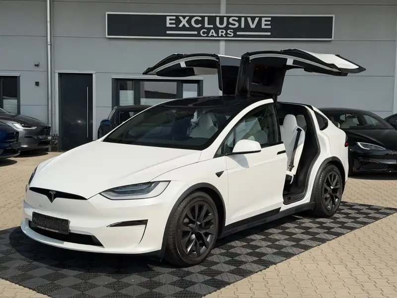 TESLA Model X