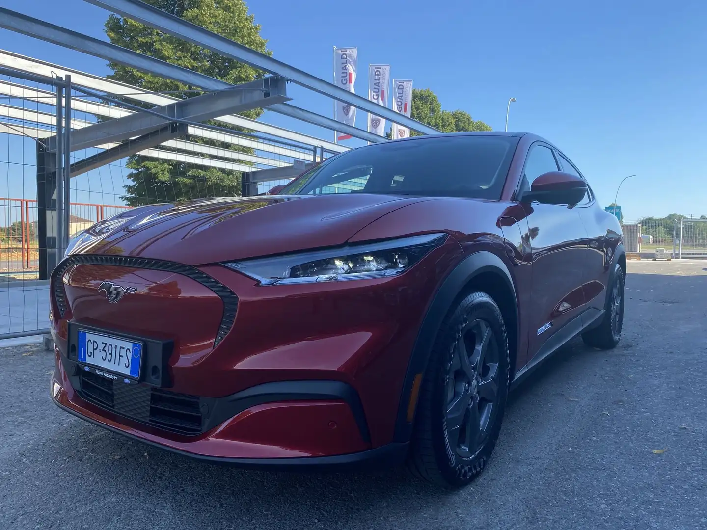 Ford Mustang Mach-E Elettrico Extended 294CV Premium Rosso - 2