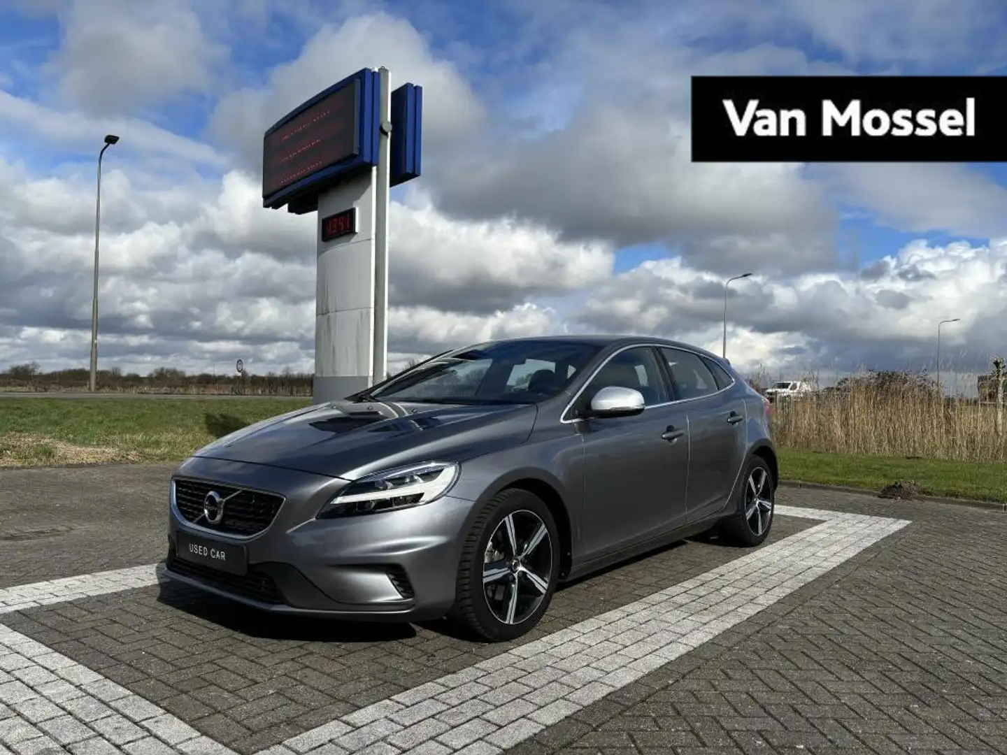 Volvo V40 2.0 T4 R-Design | Park Assist | Stoelverwarming | Szary - 1