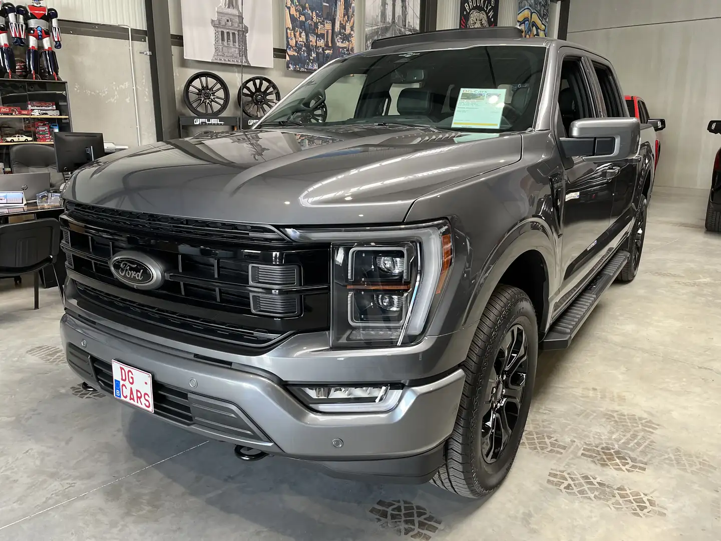 Ford F150 FX4 LARIAT V8 Grijs - 2