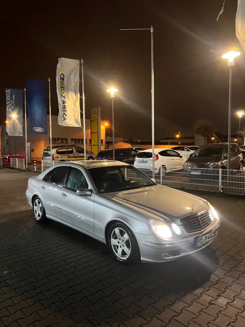 Mercedes-Benz E 220 CDI Automatik Elegance srebrna - 1