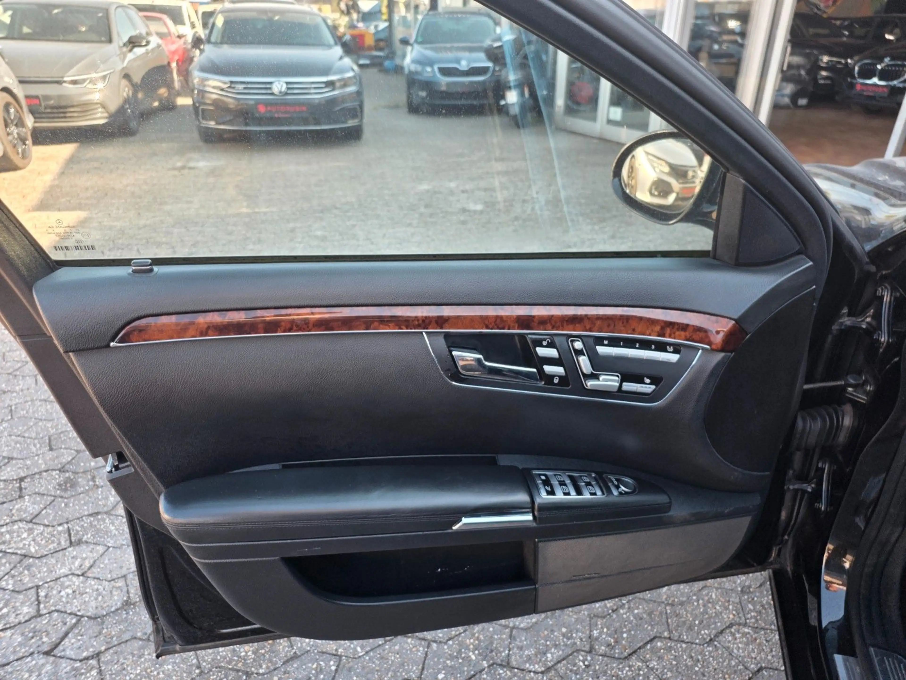 Mercedes-Benz S 500 S Limousine S 500 — photo 12