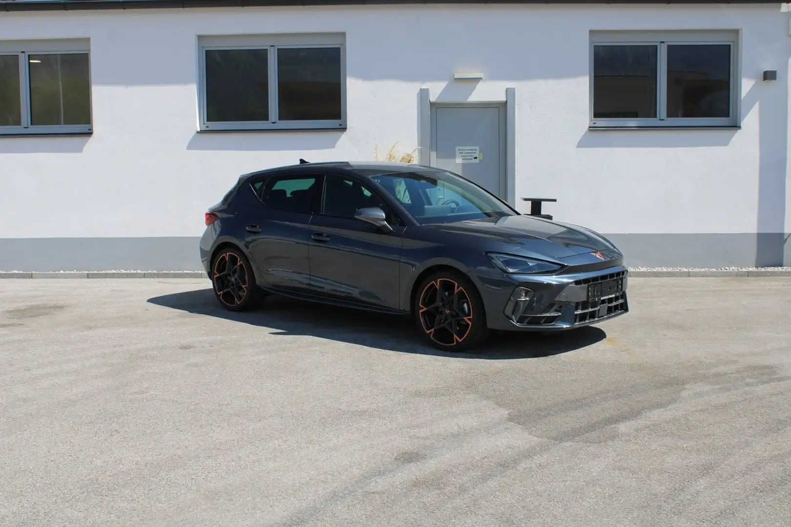 CUPRA Leon 1.5 eTSI DSG 150 PS ACT Grau - 1