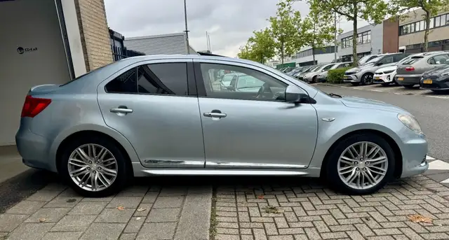 Suzuki Kizashi view 19