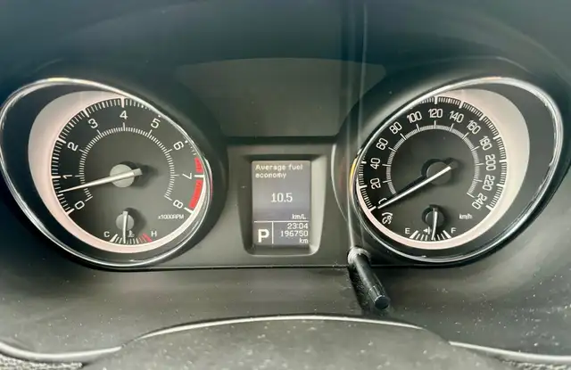 Suzuki Kizashi view 26