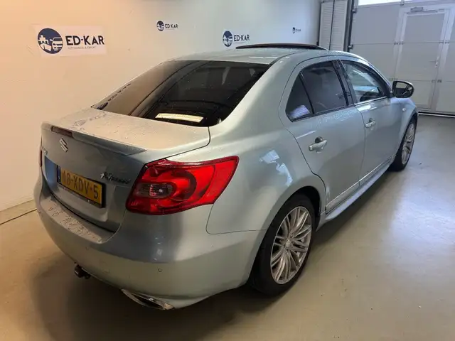 Suzuki Kizashi view 7