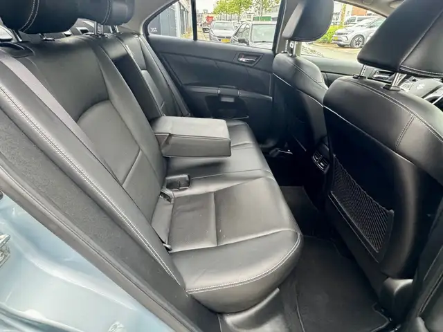 Suzuki Kizashi view 15