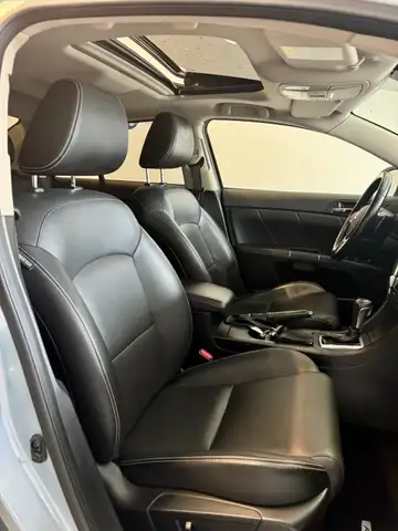 Suzuki Kizashi view 4
