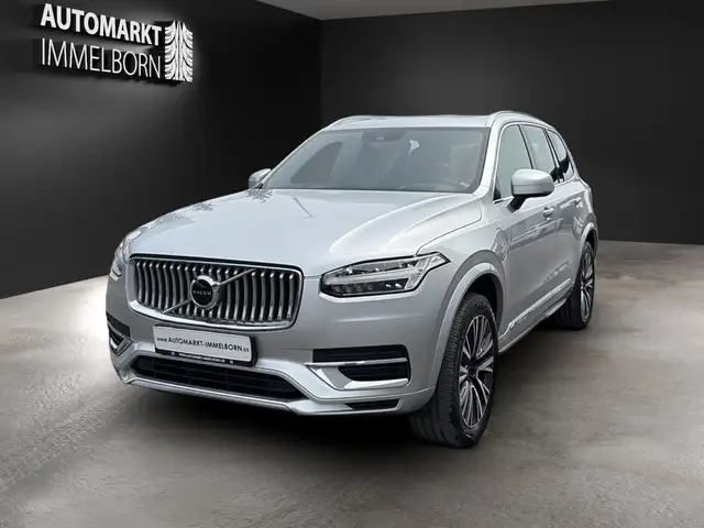 Volvo XC90 view 3