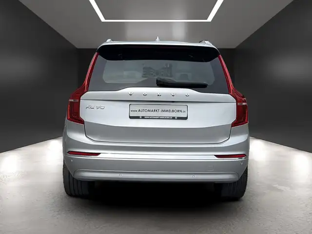 Volvo XC90 view 9