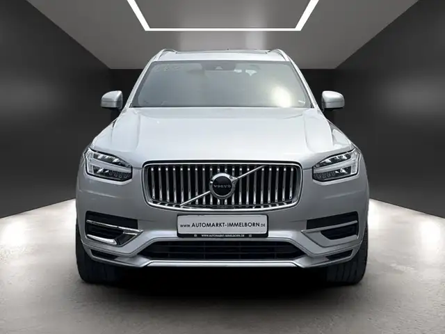 Volvo XC90 view 8