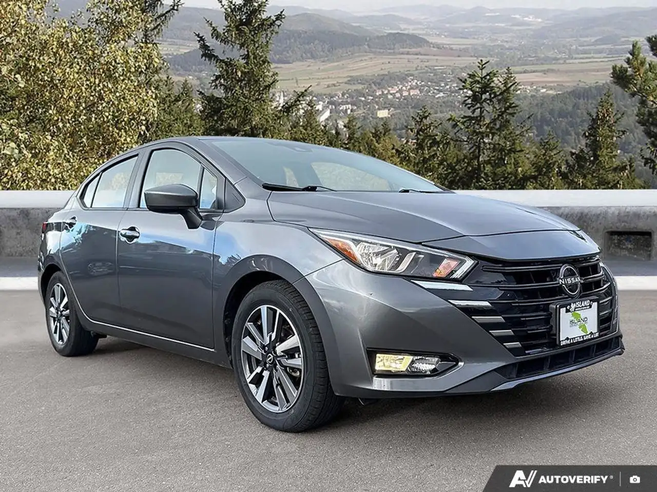 Nissan Versa снимка Nissan Versa
