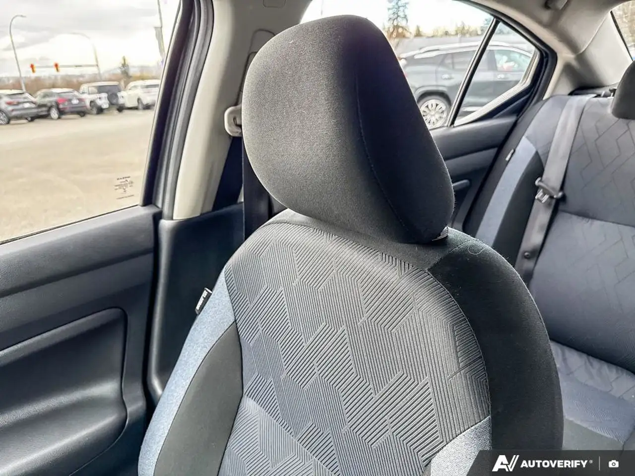 Nissan Versa снимка Nissan Versa