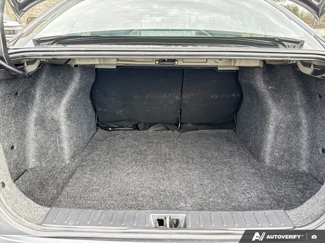 Nissan Versa снимка Nissan Versa