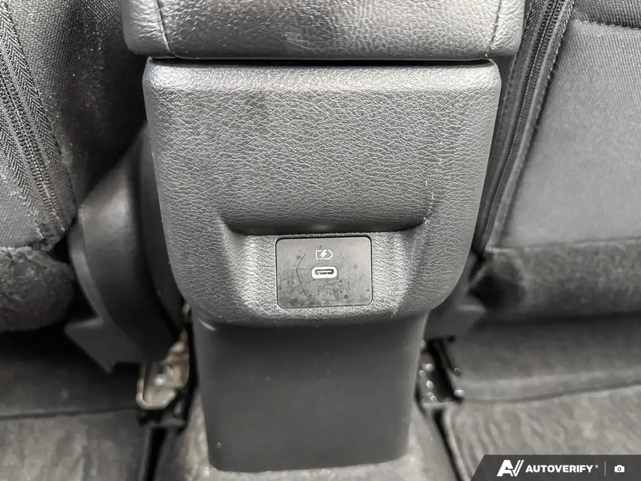 Nissan Versa снимка Nissan Versa