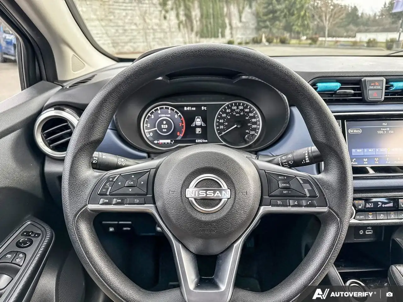 Nissan Versa снимка Nissan Versa