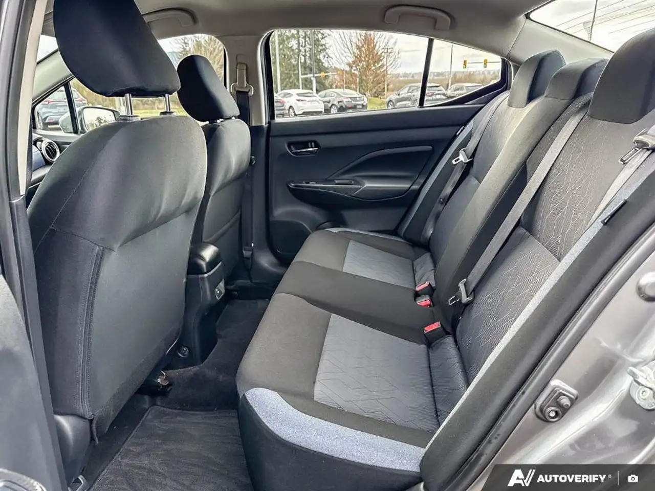 Nissan Versa снимка Nissan Versa