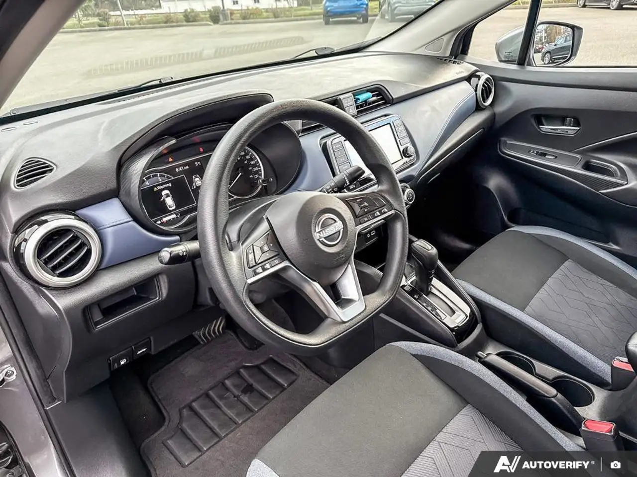 Nissan Versa снимка Nissan Versa