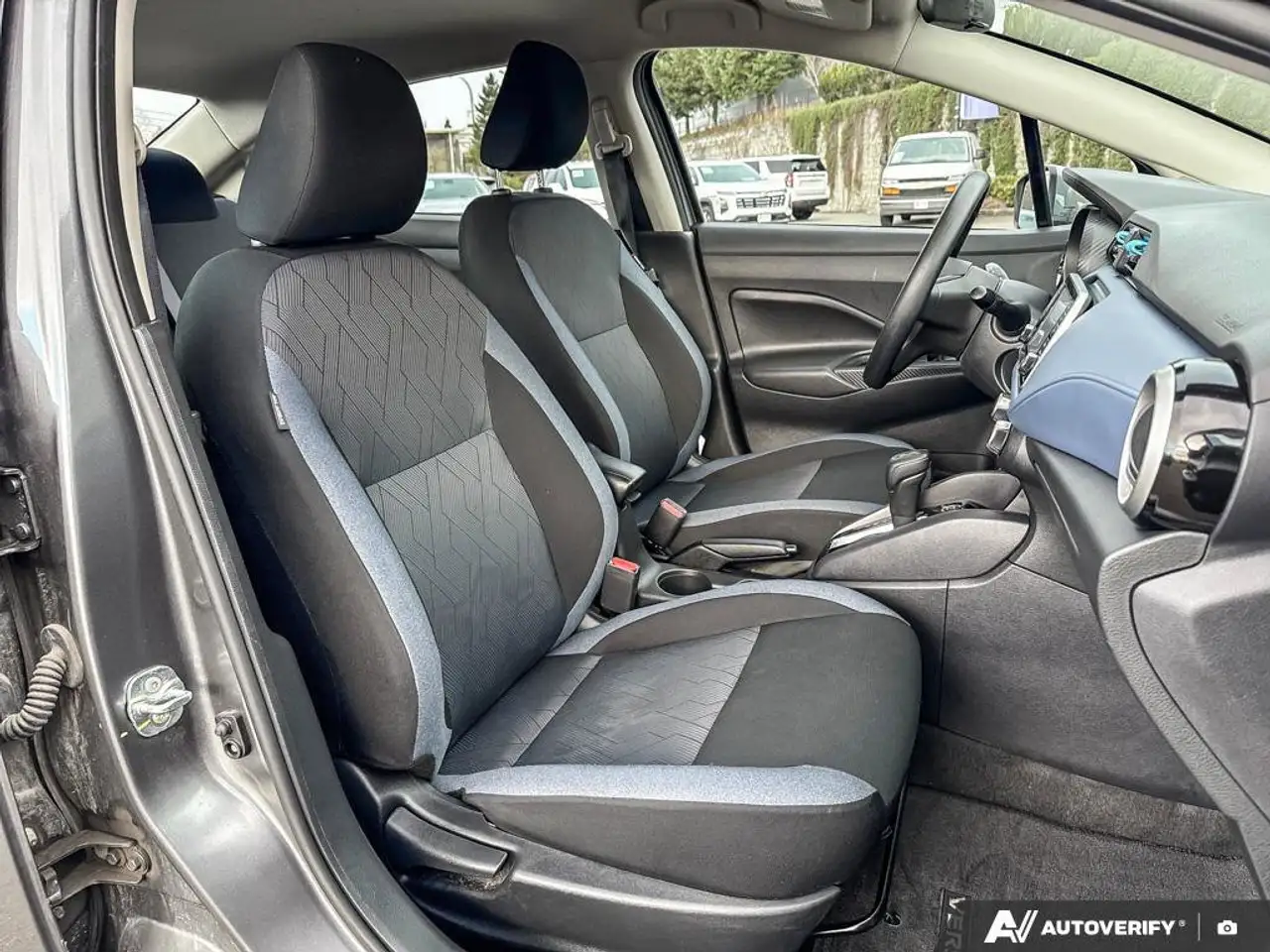 Nissan Versa снимка Nissan Versa
