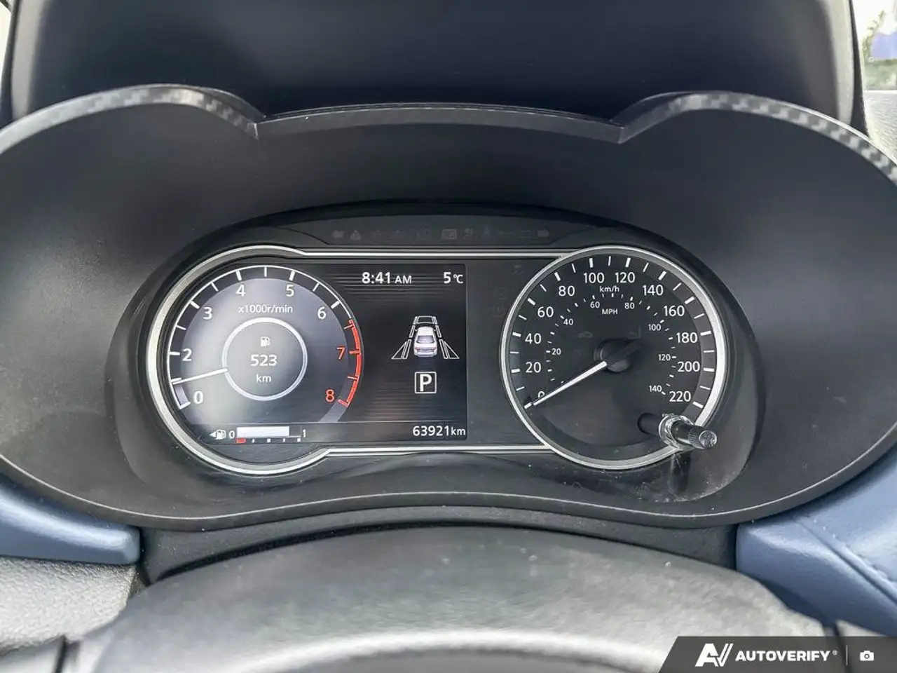 Nissan Versa снимка Nissan Versa