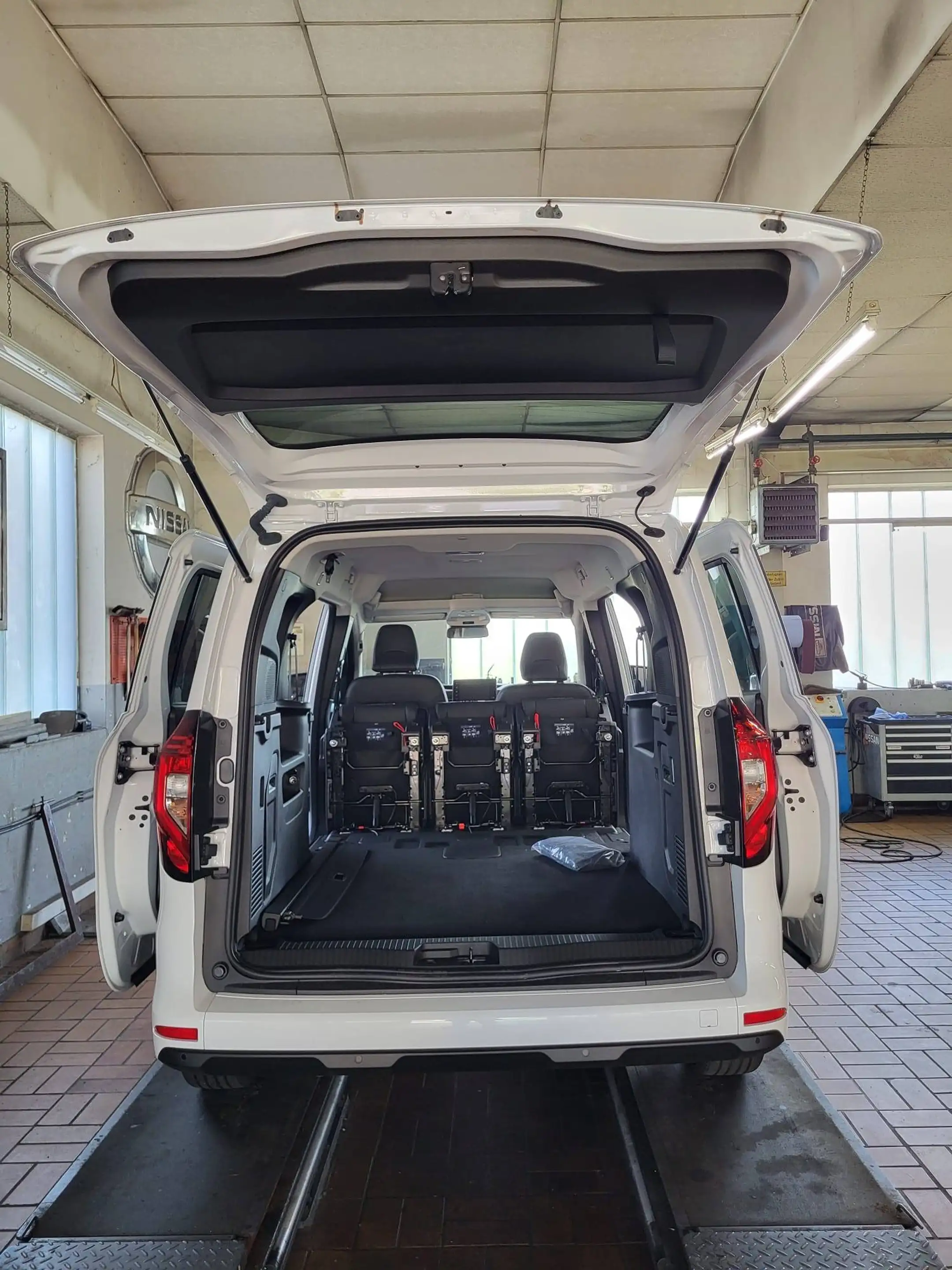Nissan Townstar Townstar L2 DIG-T 130 Tekna Evalia 5 Sitze — photo 11