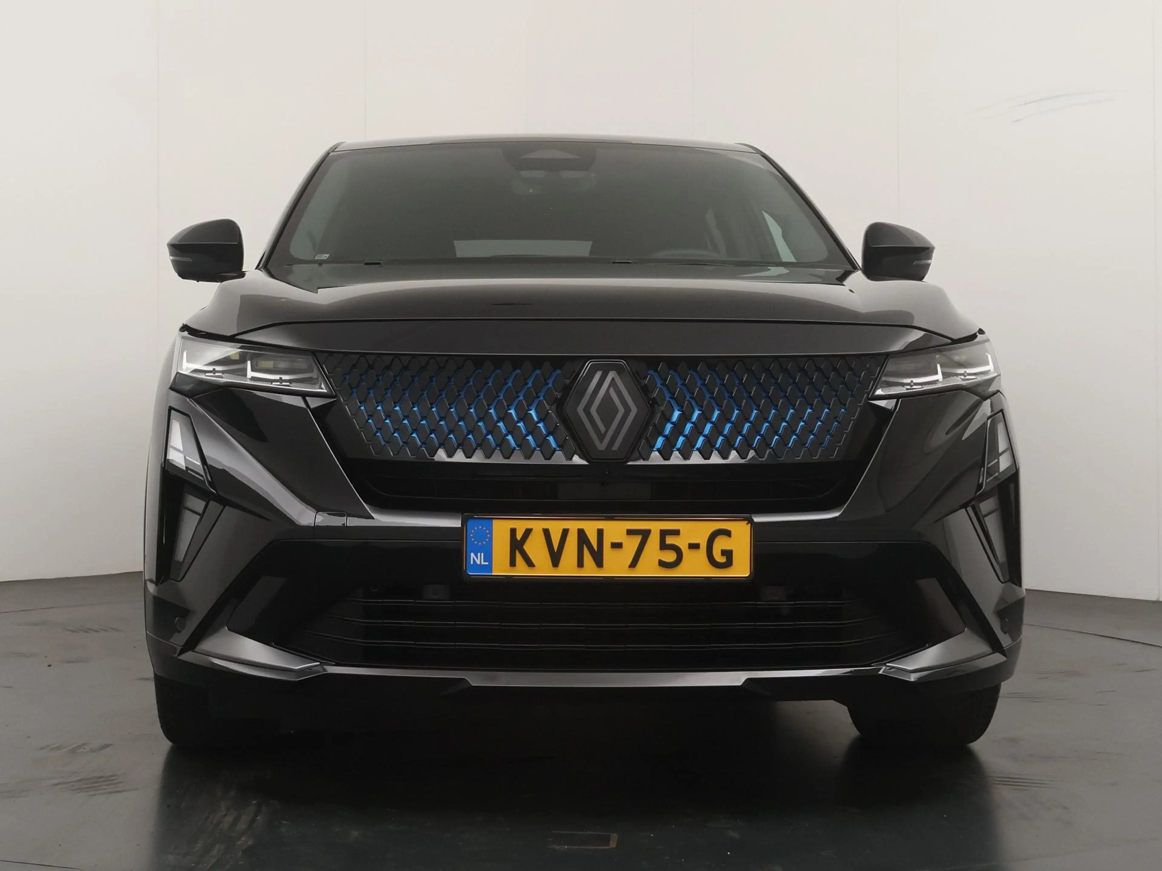Renault Rafale atelier Alpine hyper hybrid E-Tech 4x4 300 | Panor — photo 8