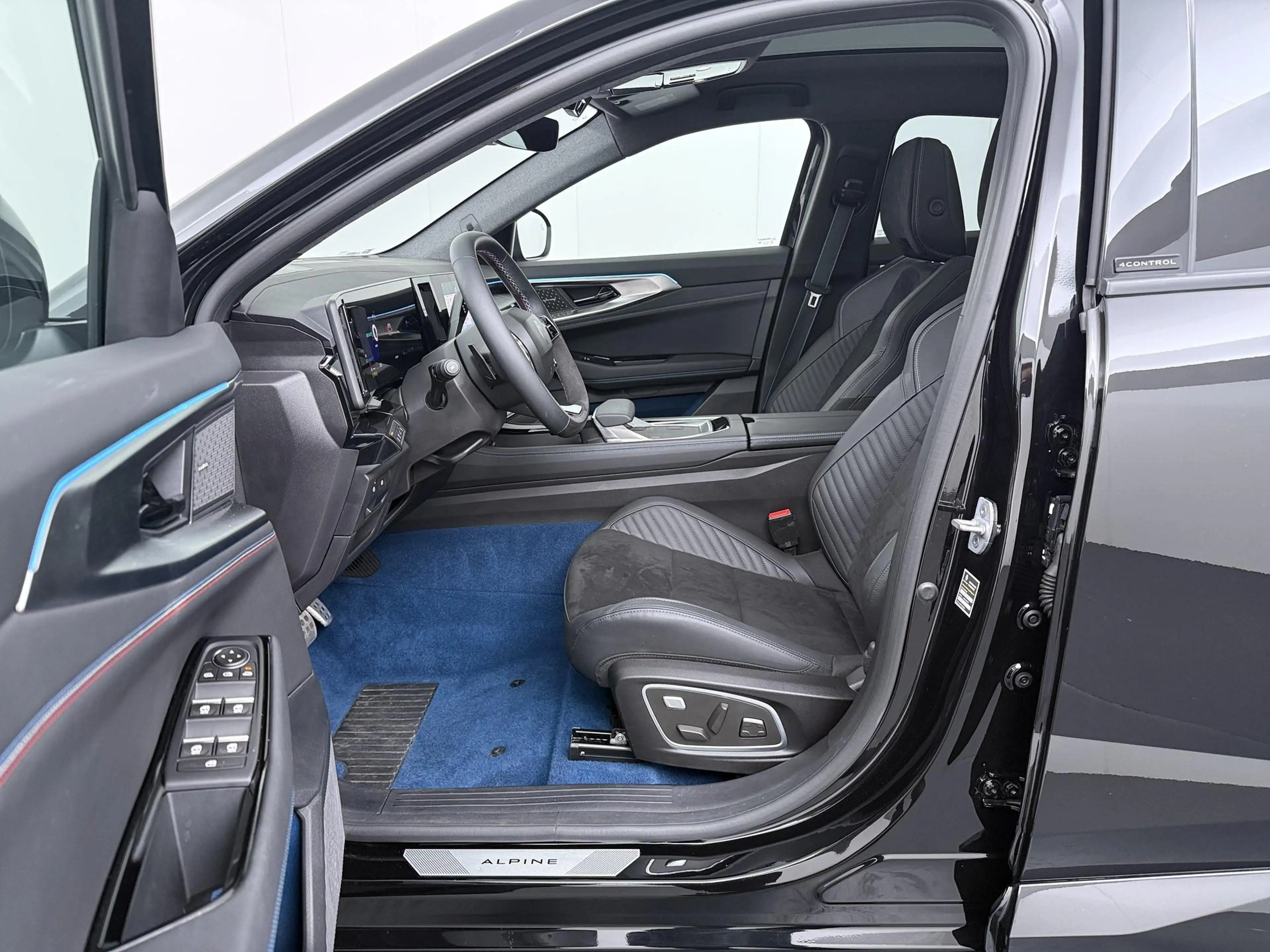 Renault Rafale atelier Alpine hyper hybrid E-Tech 4x4 300 | Panor — photo 13