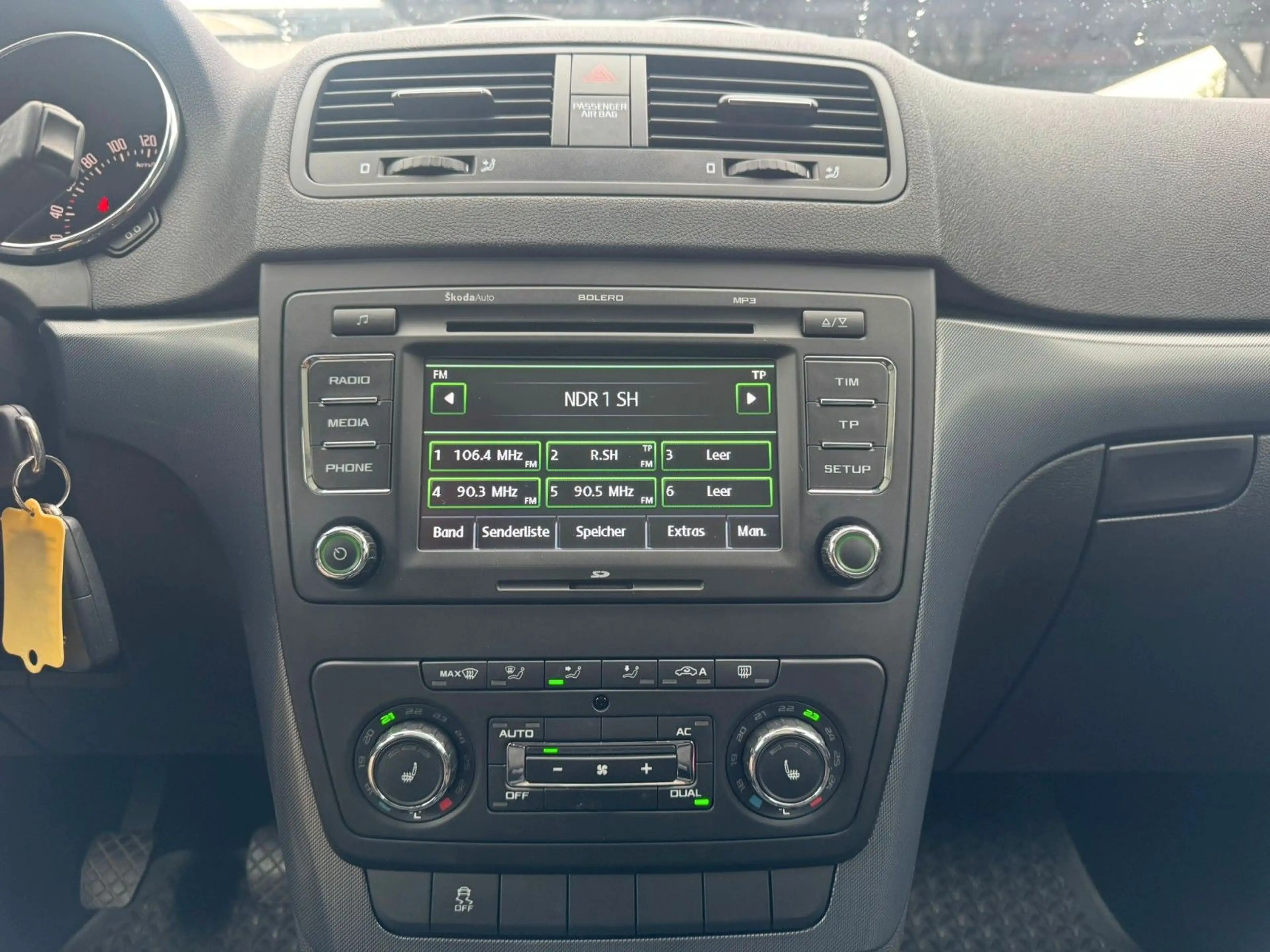 Skoda Yeti 1.4 Elegance SITZH°TEMPOM°AHK°PANO°AHK! — photo 15