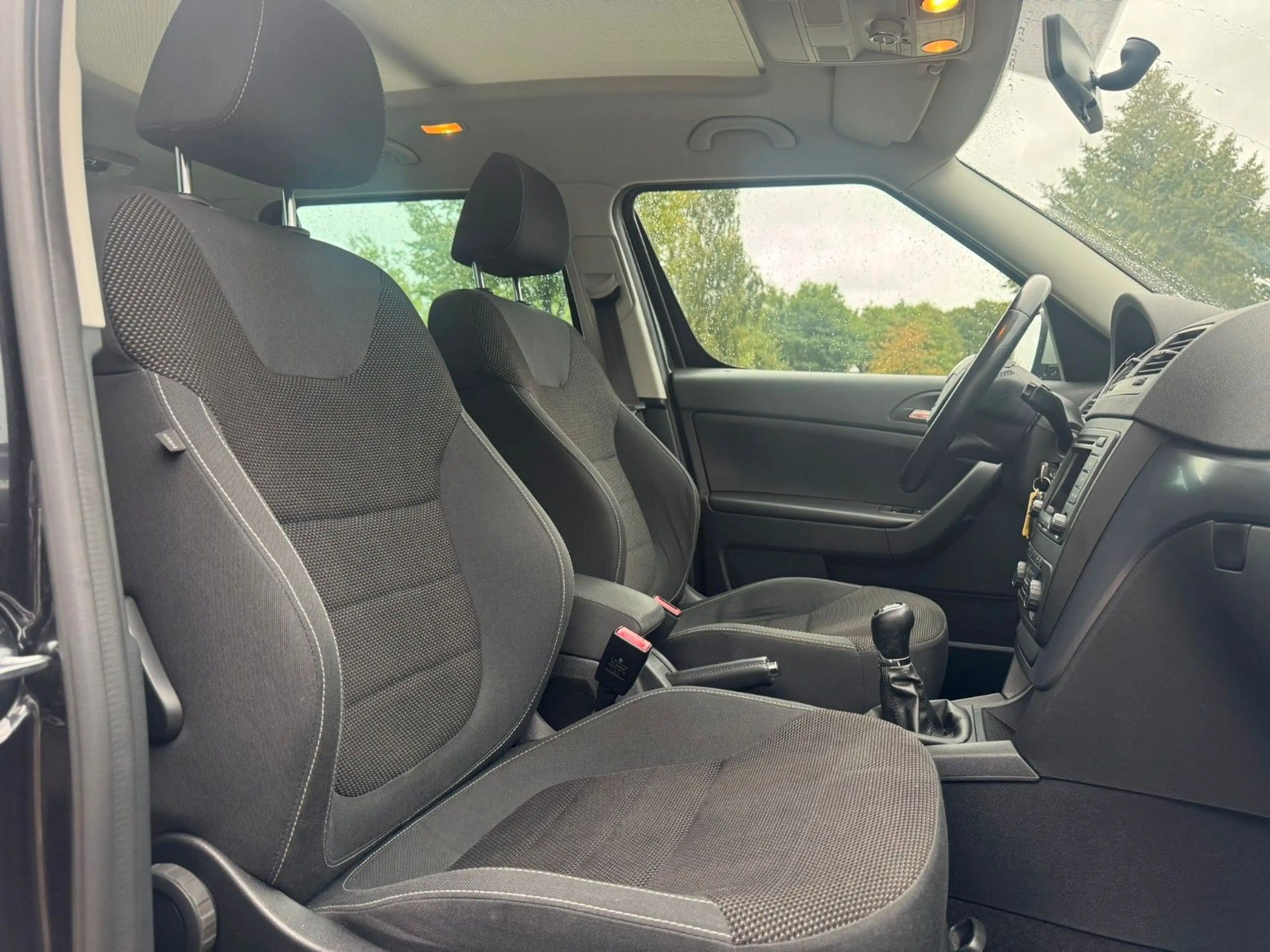 Skoda Yeti 1.4 Elegance SITZH°TEMPOM°AHK°PANO°AHK! — photo 10
