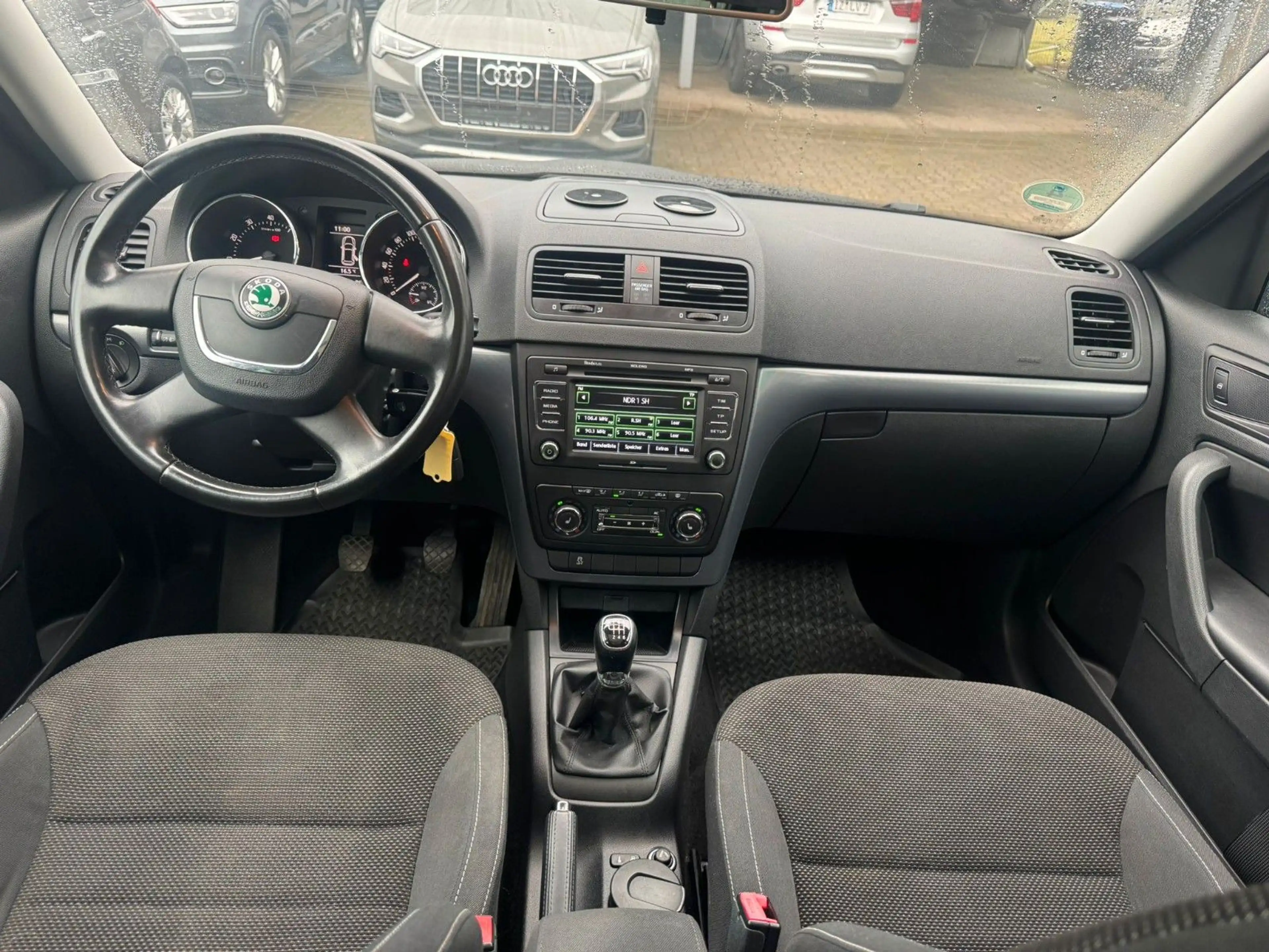 Skoda Yeti 1.4 Elegance SITZH°TEMPOM°AHK°PANO°AHK! — photo 13