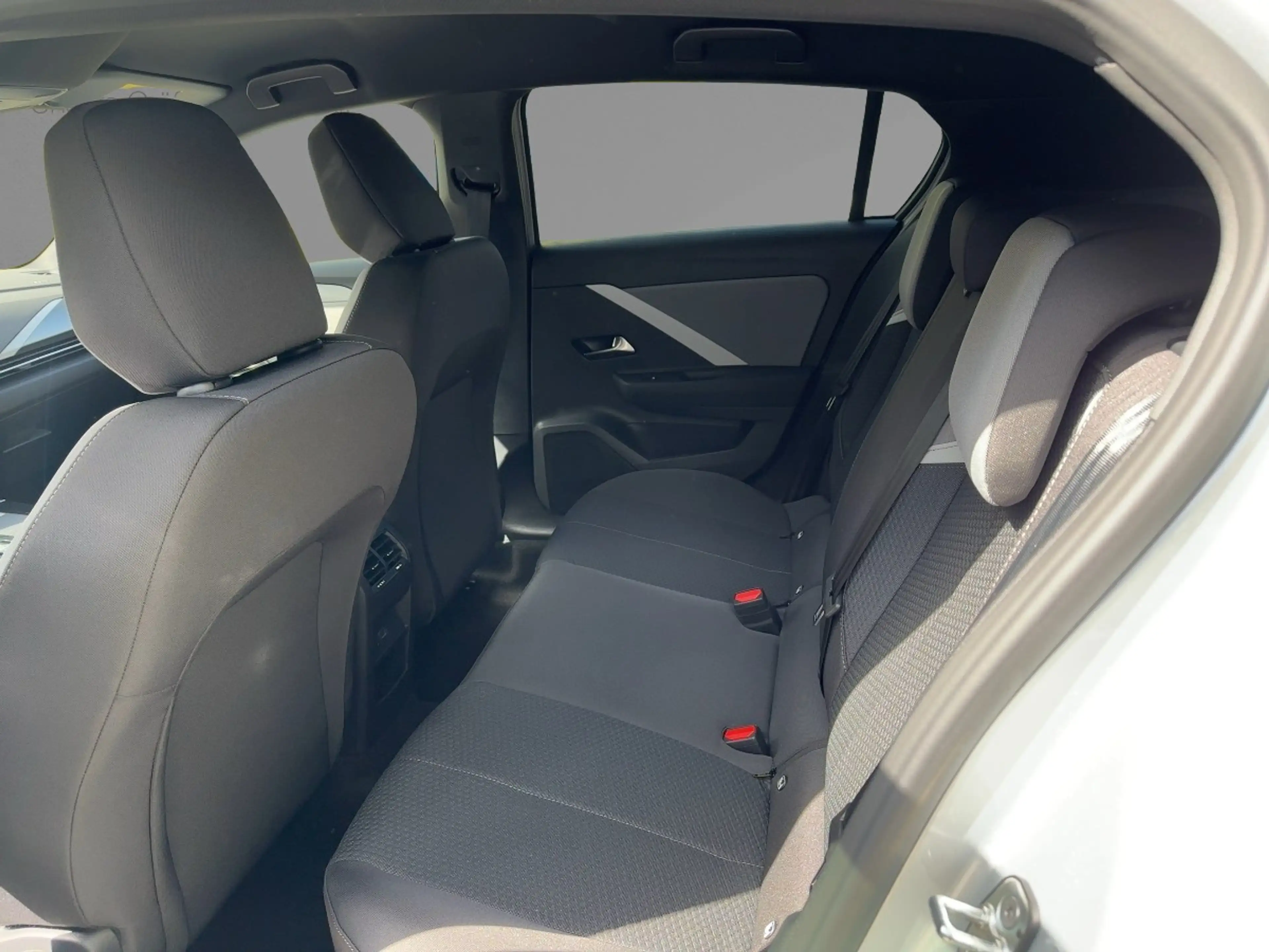 Opel Astra Edition 1.2 *PDC+KLIMA+SHZ+TEMPOMAT FLA — photo 10