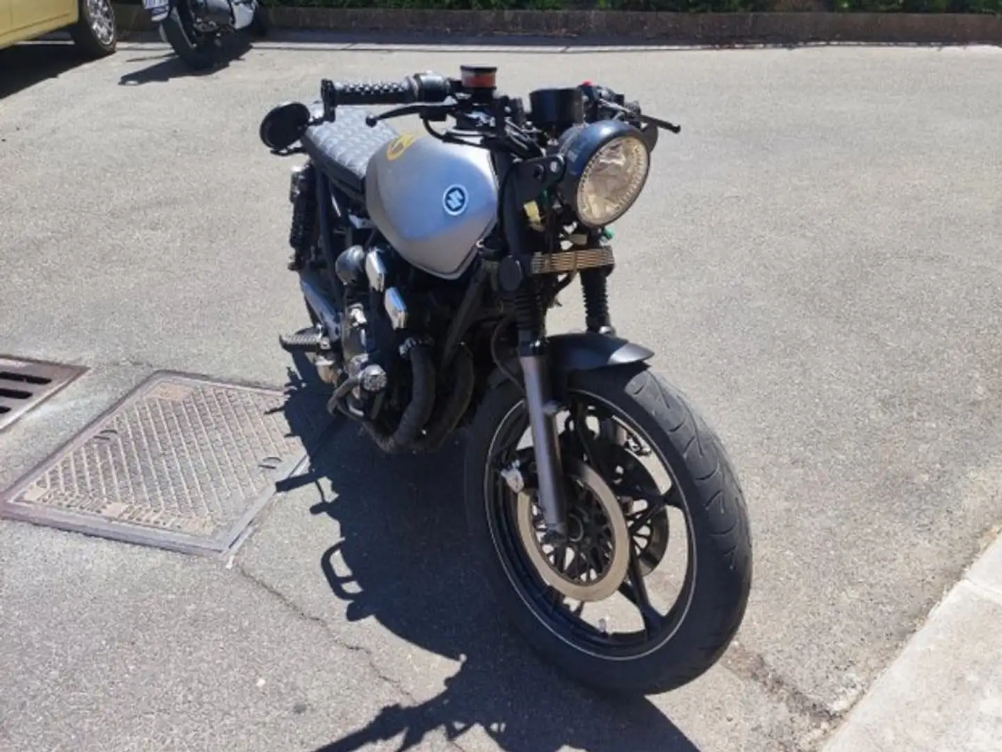 Suzuki GSX 400 Gri - 1