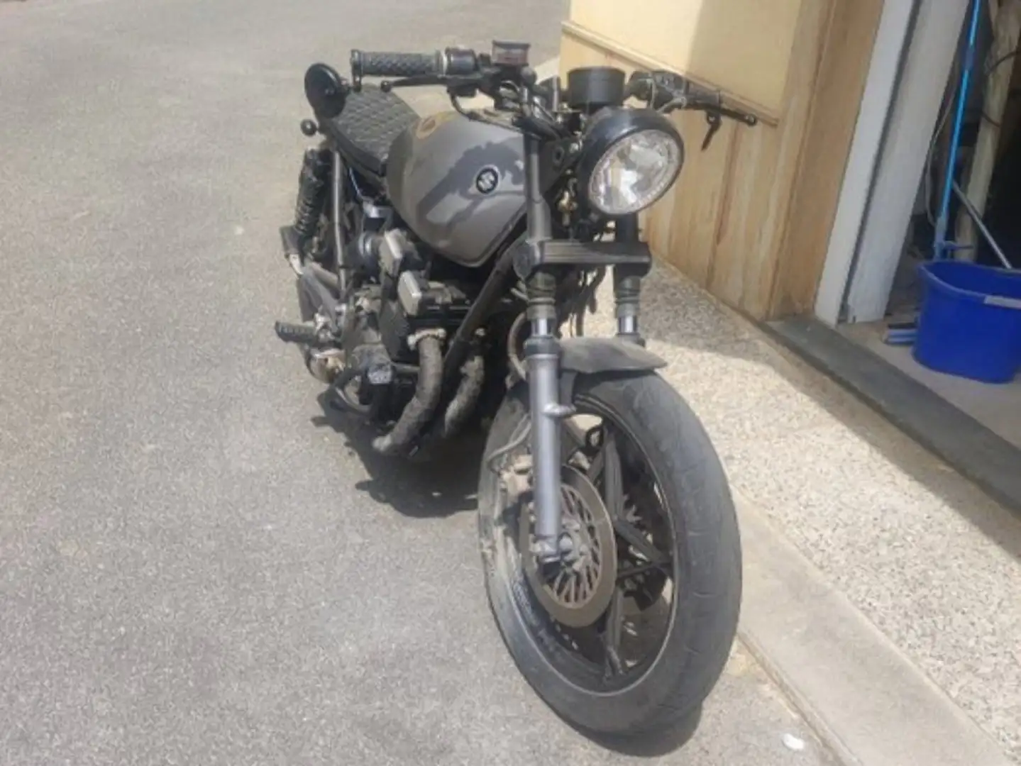 Suzuki GSX 400 Gri - 2