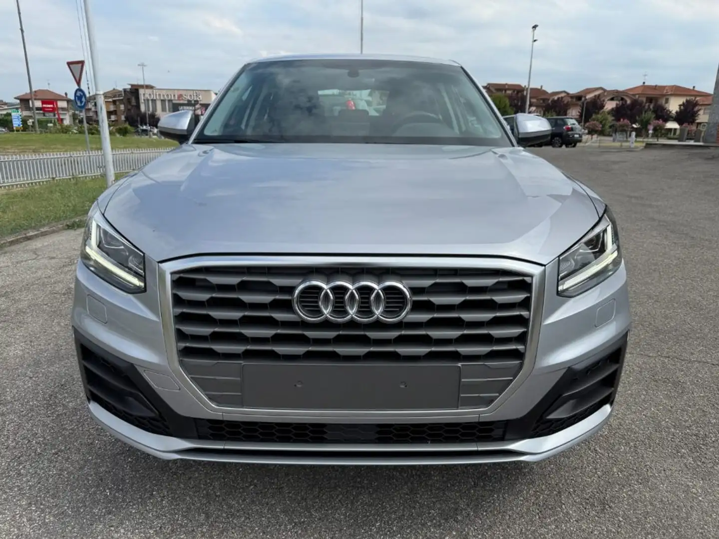 Audi Q2 30 TFSI S line Edition Argento - 2