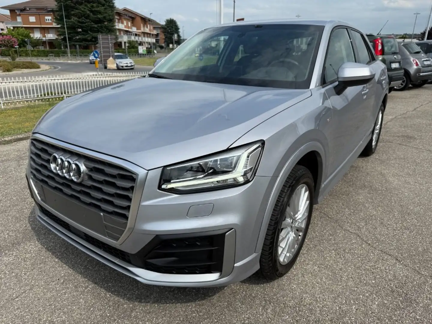 Audi Q2 30 TFSI S line Edition Argento - 1