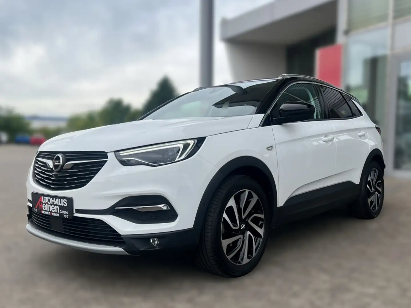 Opel Grandland Ultimate 1.2 Turbo  Navi Soundsystem 360 Kamera Kl Bílá - 2