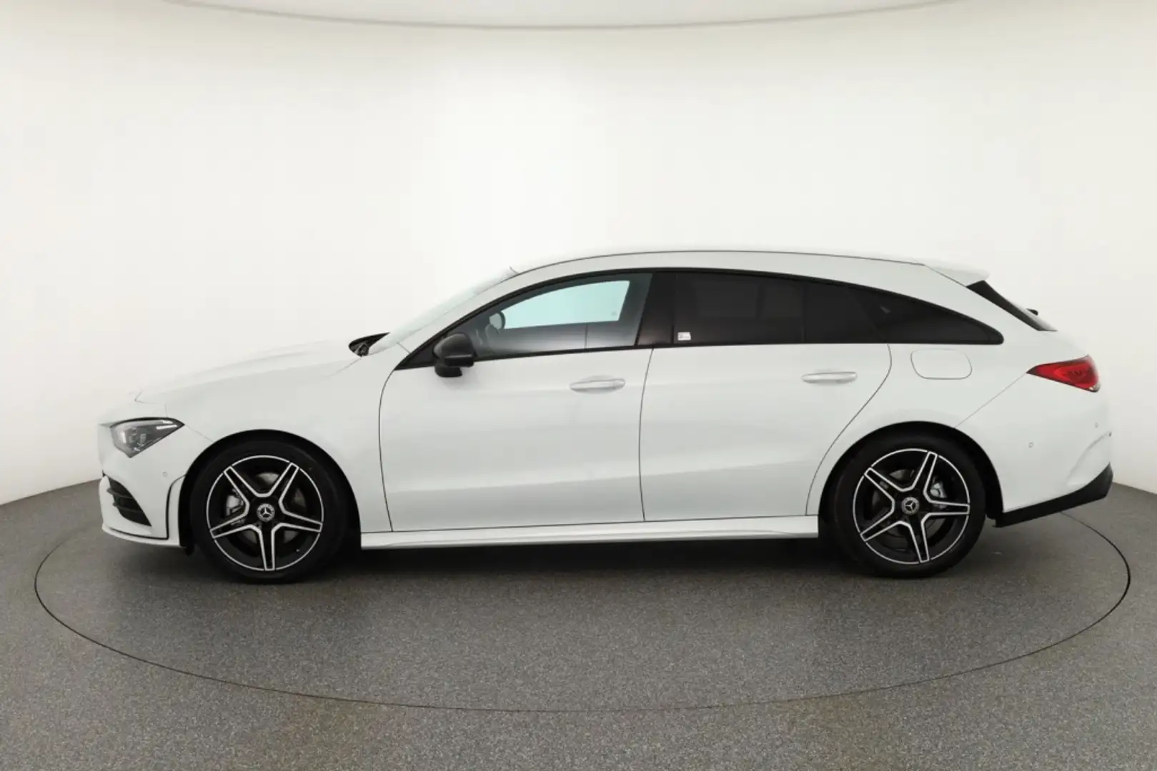 Mercedes-Benz CLA 220 Shooting Brake 220d 8G-DCT - 2