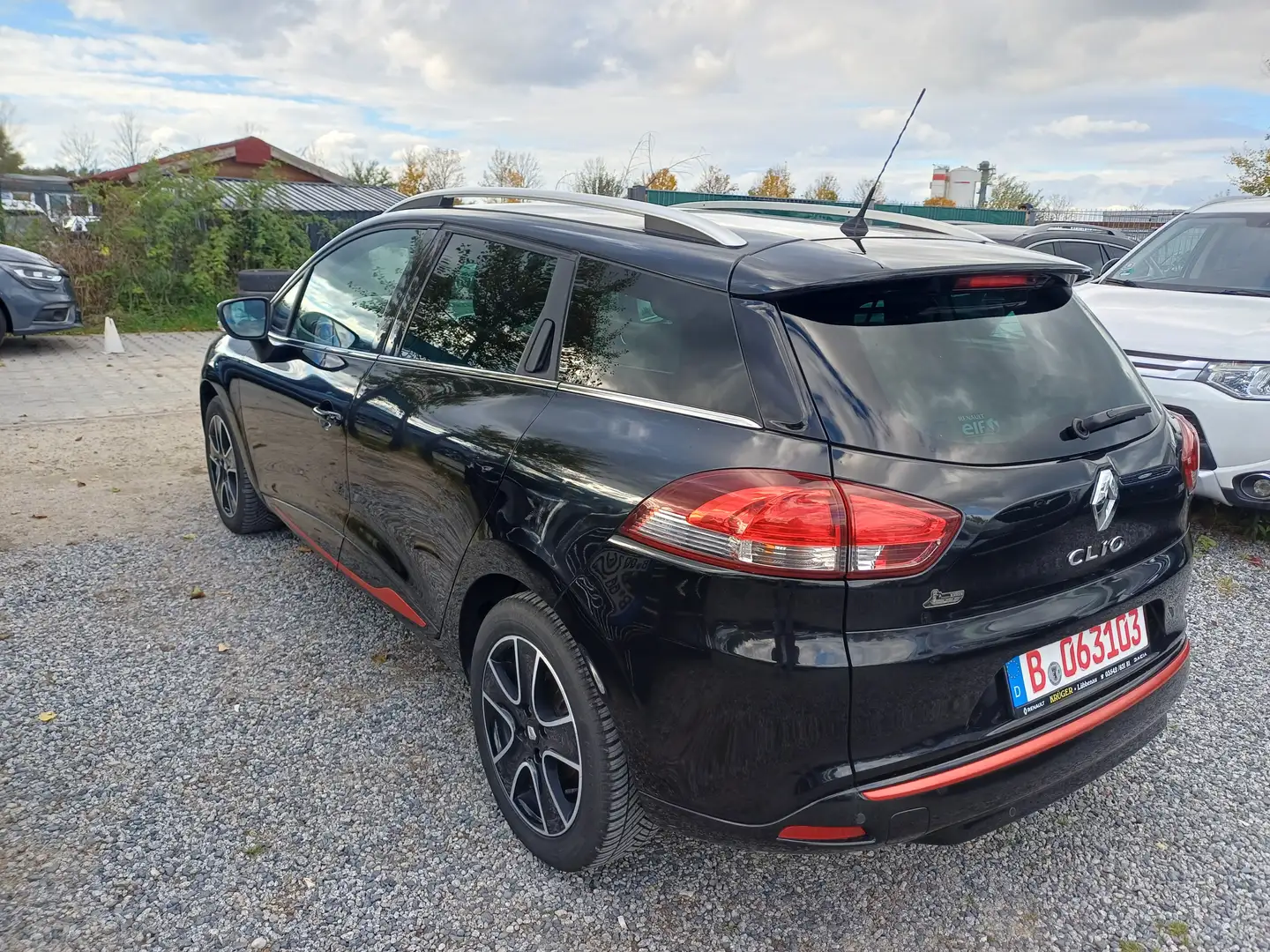 Renault Clio Clio Grandtour TCe 120 EDC Luxe Schwarz - 2