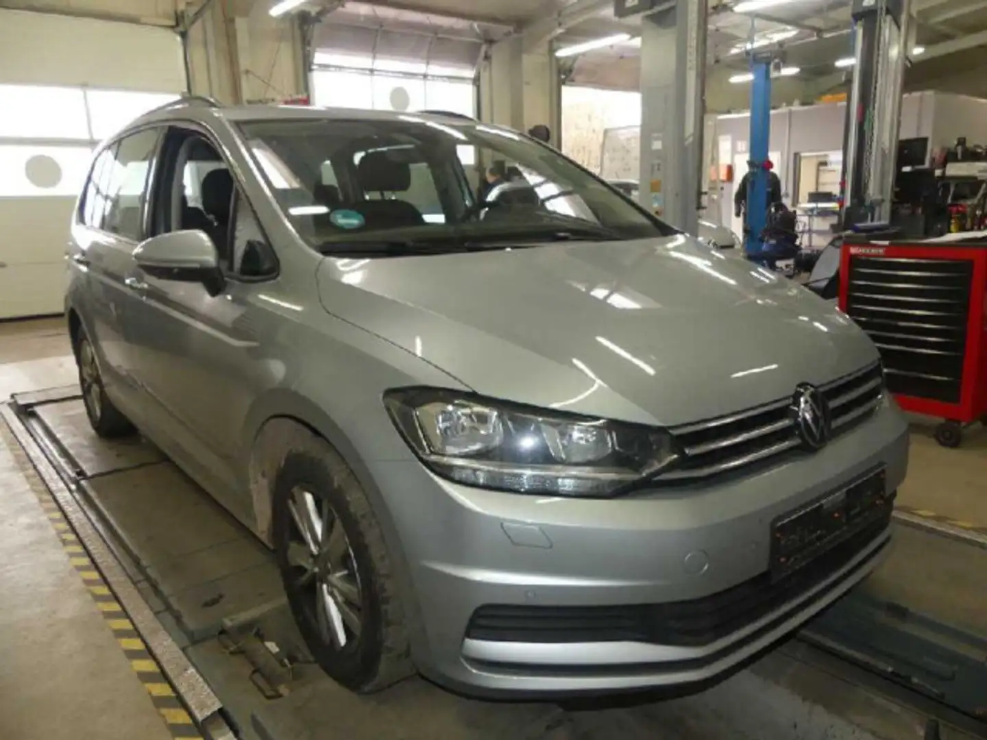 Volkswagen Touran 1.5 TSI SHZ RFK ACC DAB KLIMA Silber - 2